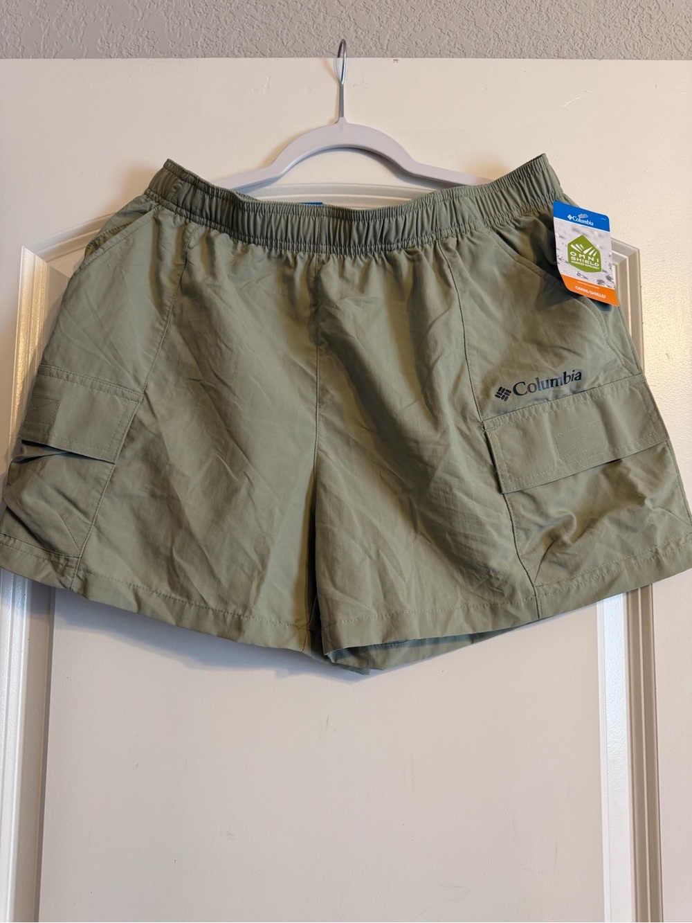 Columbia Women's Light Olive Cargo Shorts